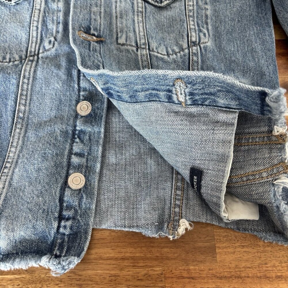 Lucky Brand Denim Tomboy Trucker Jacket Frayed Hem Size Small Boho Casual Grunge - Picture 12 of 14